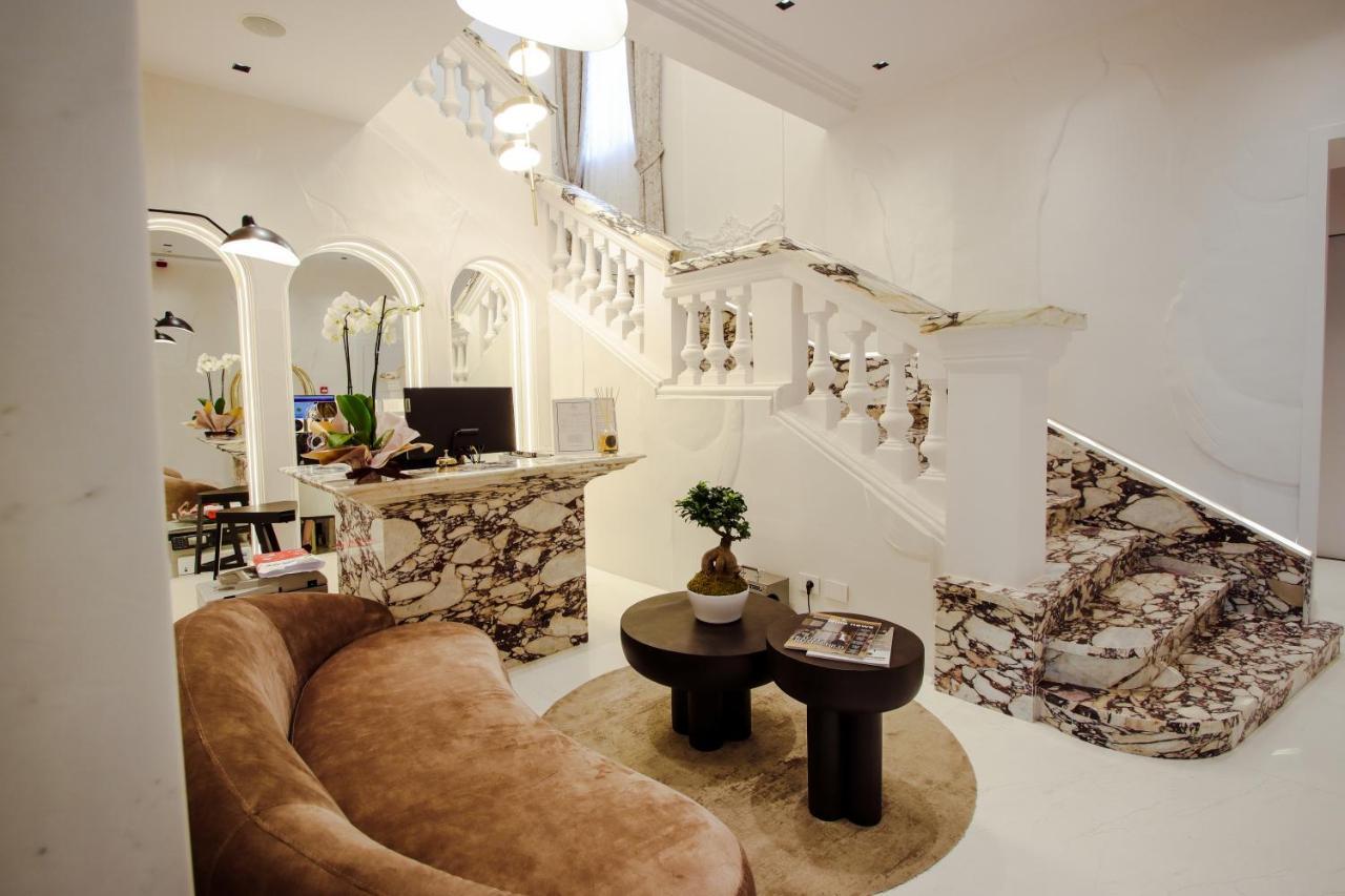Hotel The Crown Boutique & Tirana