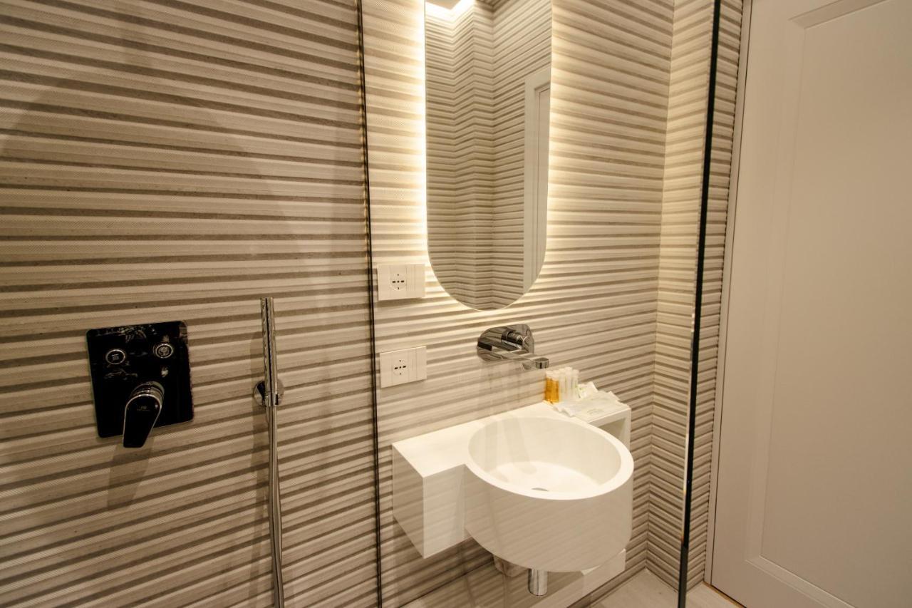 The Crown Boutique & 4*