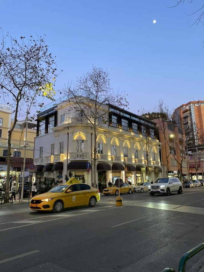 Hotel The Crown Boutique &