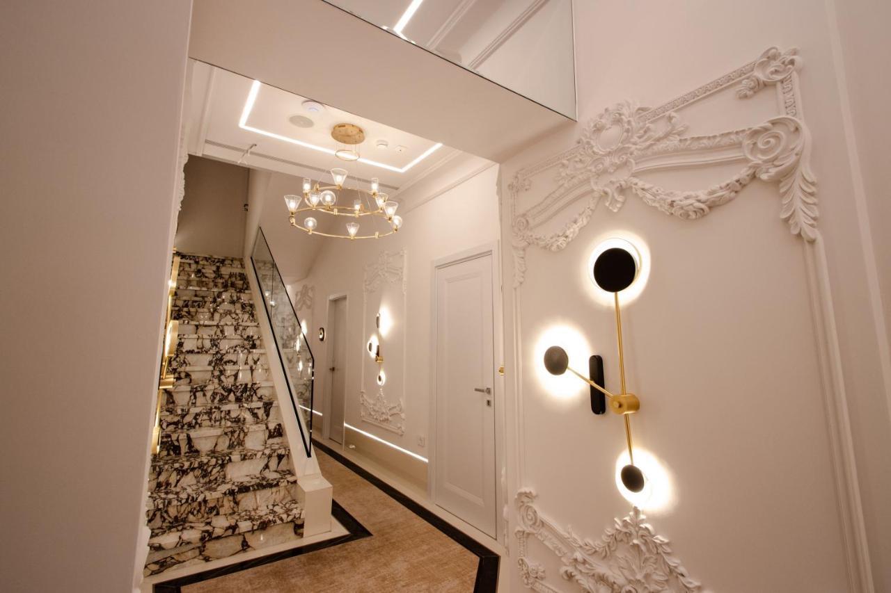 The Crown Boutique & Tirana