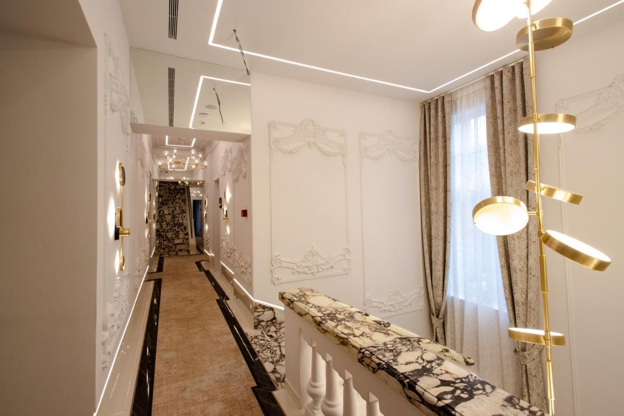 The Crown Boutique & 4* Tirana